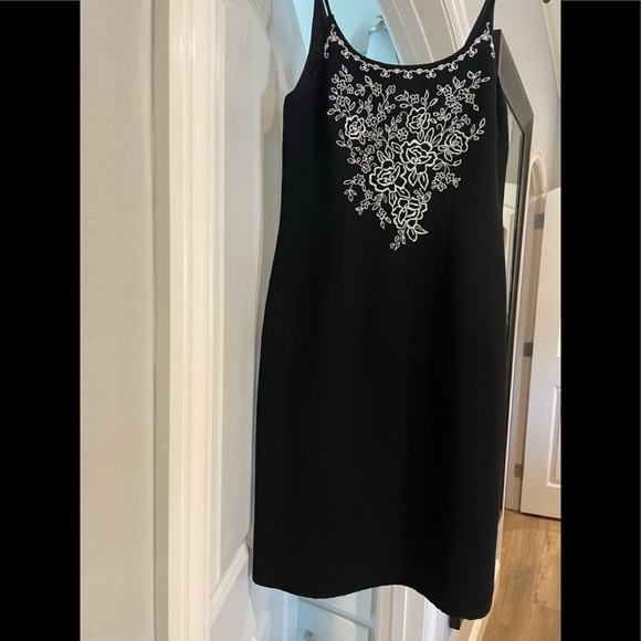 Fabulous black spaghetti strap dress w/ white floral embroidered motif! - Picture 1 of 2